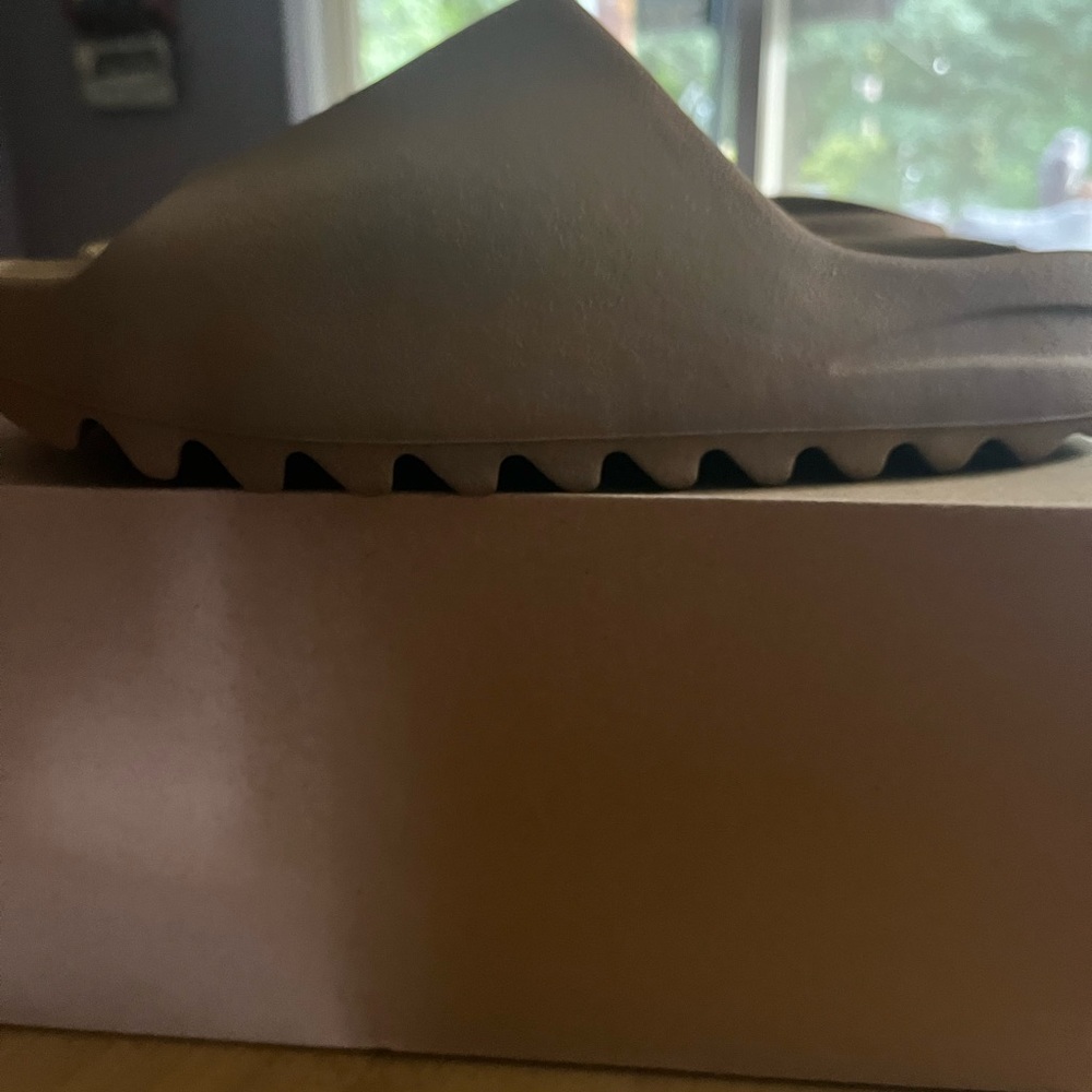Yeezy slide “ochre” size 11